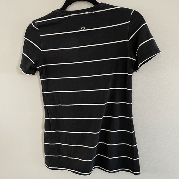 Lululemon Basic T - Picture 2 of 2